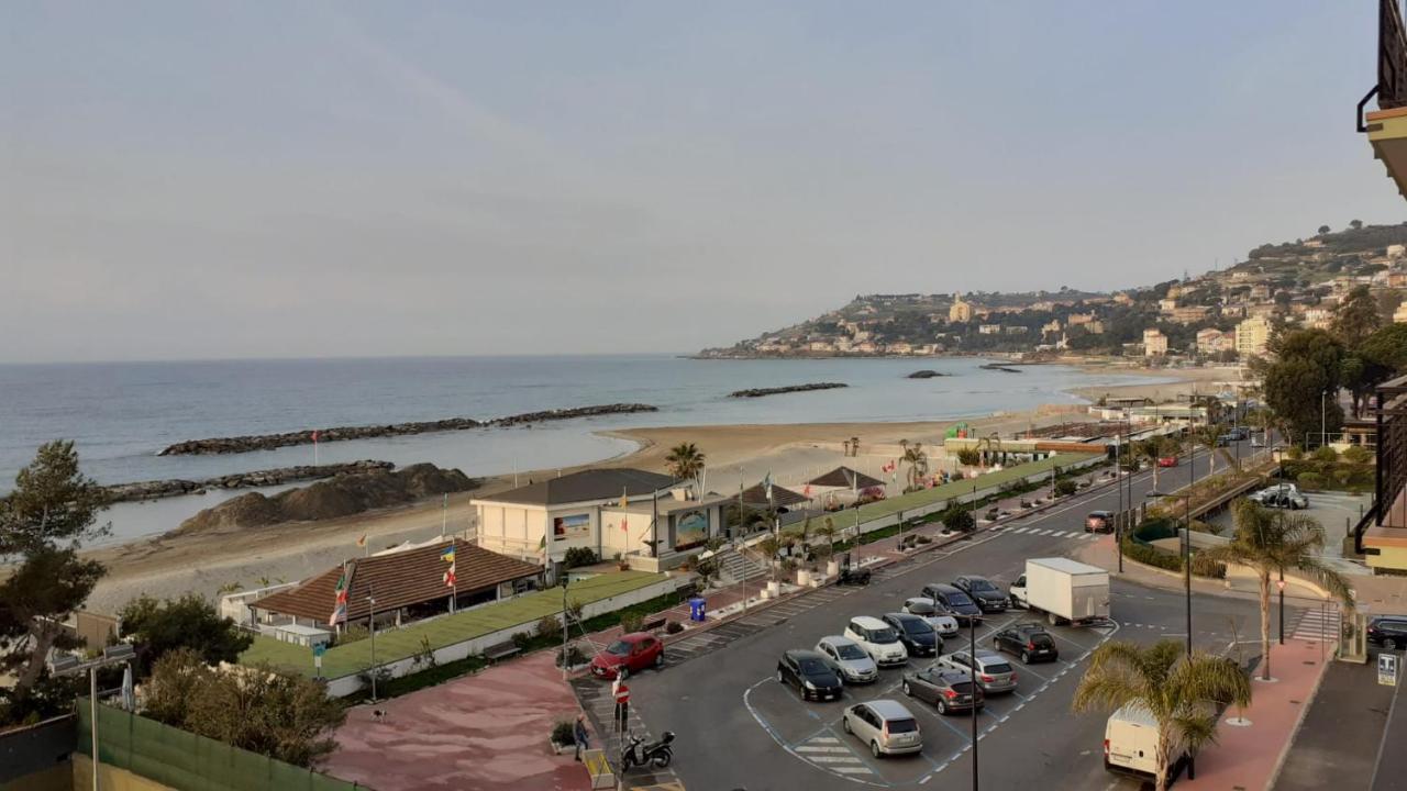 Hotel La Bouganville Arma di Taggia Exteriér fotografie